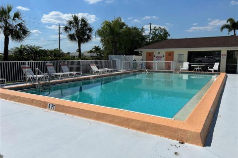Condo in Punta Gorda, Florida, 2 bedrooms  № 1147985 - photo 1