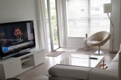 Condo in Miami Beach, Florida, 1 bedroom  № 1970125 - photo 3