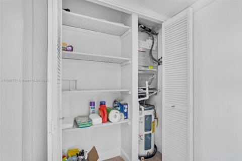 Condominio en venta en Miami Beach, Florida, 1 dormitorio, 62.24 m2 № 1970125 - foto 14