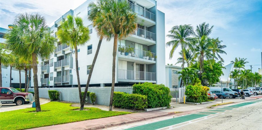 Condo in Miami Beach, Florida, 1 bedroom  № 1970125