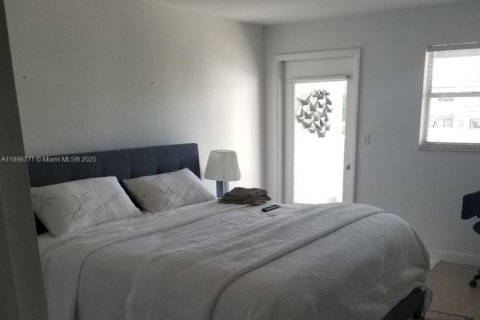 Condo in Miami Beach, Florida, 1 bedroom  № 1970125 - photo 6