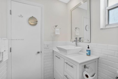 Condominio en venta en Miami Beach, Florida, 1 dormitorio, 62.24 m2 № 1970125 - foto 13