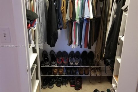 Condo in Miami Beach, Florida, 1 bedroom  № 1970125 - photo 9