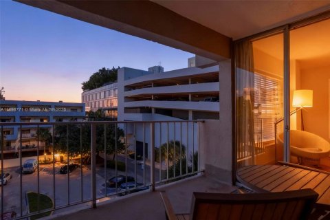 Condominio en venta en Miami Beach, Florida, 1 dormitorio, 62.24 m2 № 1970125 - foto 15