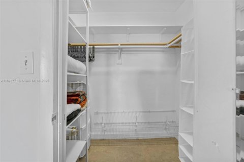 Condominio en venta en Miami Beach, Florida, 1 dormitorio, 62.24 m2 № 1970125 - foto 11