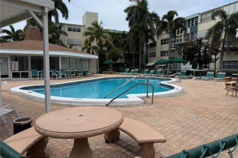 Copropriété à vendre à Hallandale Beach, Floride: 2 chambres, 88.63 m2 № 1836102 - photo 12