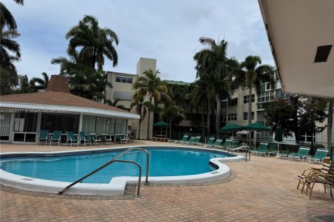Copropriété à vendre à Hallandale Beach, Floride: 2 chambres, 88.63 m2 № 1836102 - photo 13