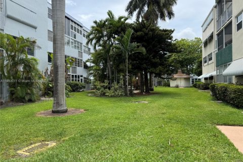 Copropriété à vendre à Hallandale Beach, Floride: 2 chambres, 88.63 m2 № 1836102 - photo 15