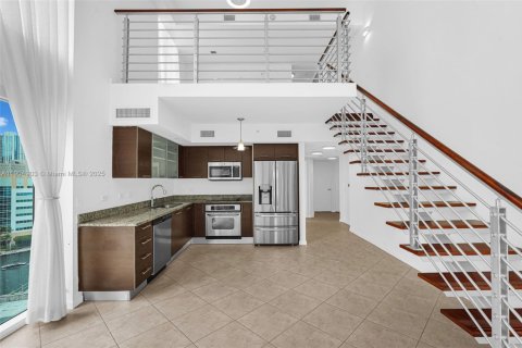 Condo in Miami, Florida, 2 bedrooms  № 1956322 - photo 19