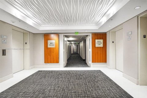 Condo in Miami, Florida, 2 bedrooms  № 1956322 - photo 6