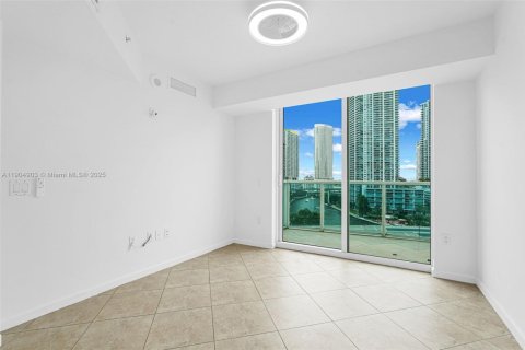 Condo in Miami, Florida, 2 bedrooms  № 1956322 - photo 11