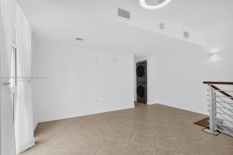 Condo in Miami, Florida, 2 bedrooms  № 1956322 - photo 26