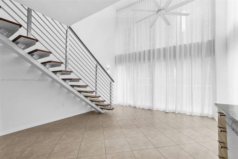 Condo in Miami, Florida, 2 bedrooms  № 1956322 - photo 18