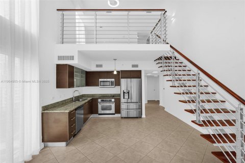 Condo in Miami, Florida, 2 bedrooms  № 1956322 - photo 17