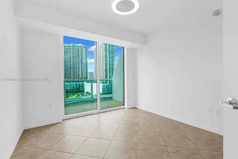 Condo in Miami, Florida, 2 bedrooms  № 1956322 - photo 10