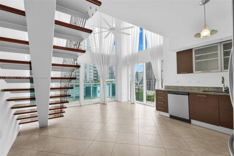 Condo in Miami, Florida, 2 bedrooms  № 1956322 - photo 5