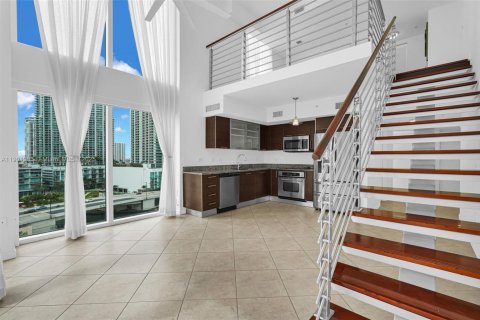 Condo in Miami, Florida, 2 bedrooms  № 1956322 - photo 21