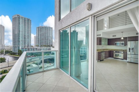 Condo in Miami, Florida, 2 bedrooms  № 1956322 - photo 22