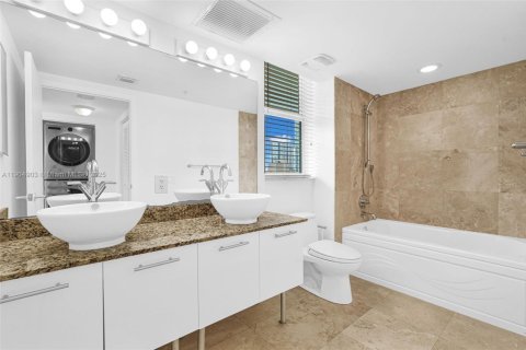 Condo in Miami, Florida, 2 bedrooms  № 1956322 - photo 30