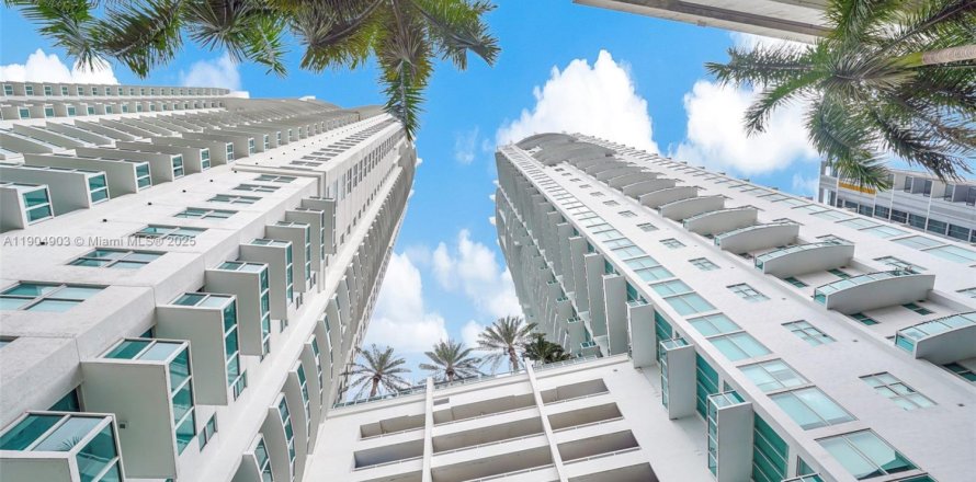 Condo in Miami, Florida, 2 bedrooms  № 1956322