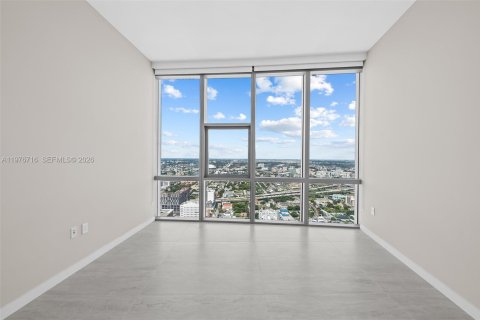 Condo in Miami, Florida, 4 bedrooms  № 2040989 - photo 27