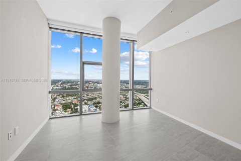 Condo in Miami, Florida, 4 bedrooms  № 2040989 - photo 28