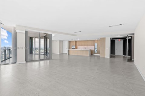 Condo in Miami, Florida, 4 bedrooms  № 2040989 - photo 12