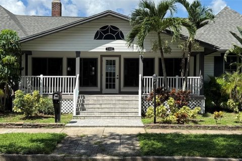 Casa en venta en Saint Petersburg, Florida, 4 dormitorios, 268.12 m2 № 1912003 - foto 1