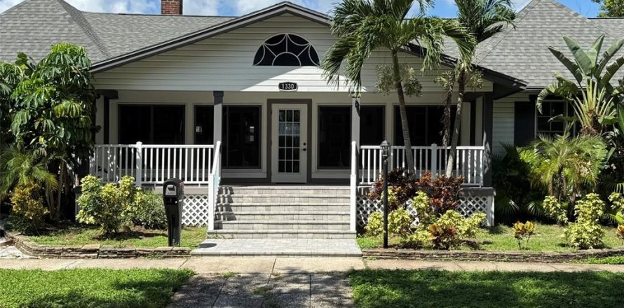 Villa ou maison à Saint Petersburg, Floride 4 chambres, 268.12 m2 № 1912003