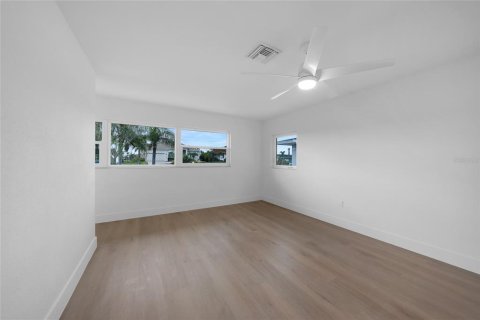 House in Englewood, Florida 2 bedrooms, 168.71 sq.m. № 1894089 - photo 17