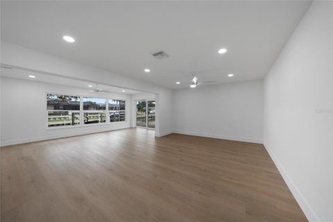 House in Englewood, Florida 2 bedrooms, 168.71 sq.m. № 1894089 - photo 4