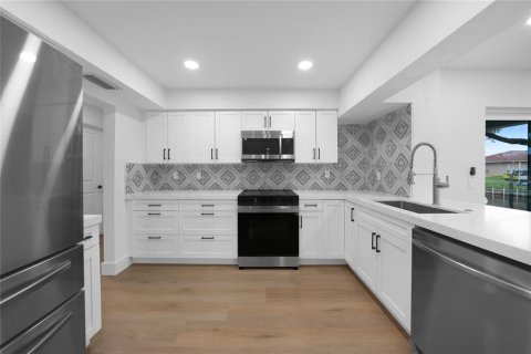 House in Englewood, Florida 2 bedrooms, 168.71 sq.m. № 1894089 - photo 13