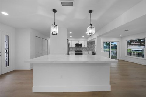 House in Englewood, Florida 2 bedrooms, 168.71 sq.m. № 1894089 - photo 11