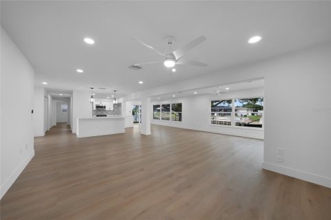 House in Englewood, Florida 2 bedrooms, 168.71 sq.m. № 1894089 - photo 7