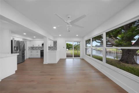 House in Englewood, Florida 2 bedrooms, 168.71 sq.m. № 1894089 - photo 8