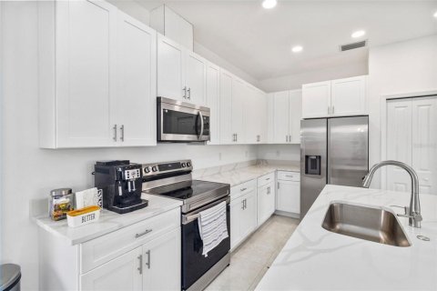 House in Port Charlotte, Florida 3 bedrooms, 155.89 sq.m. № 2166042 - photo 9