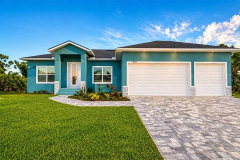 House in Port Charlotte, Florida 3 bedrooms, 155.89 sq.m. № 2166042