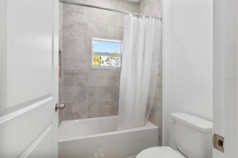 House in Port Charlotte, Florida 3 bedrooms, 155.89 sq.m. № 2166042 - photo 22