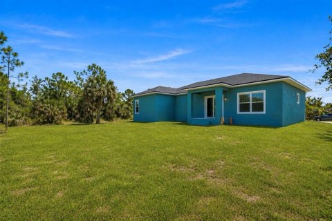 House in Port Charlotte, Florida 3 bedrooms, 155.89 sq.m. № 2166042 - photo 30