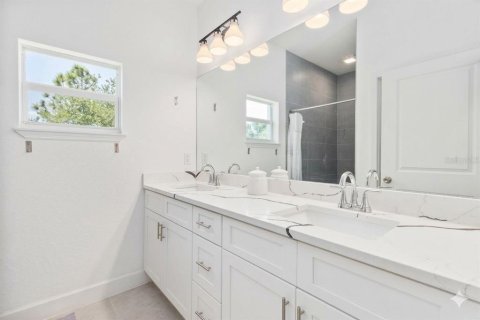 House in Port Charlotte, Florida 3 bedrooms, 155.89 sq.m. № 2166042 - photo 16