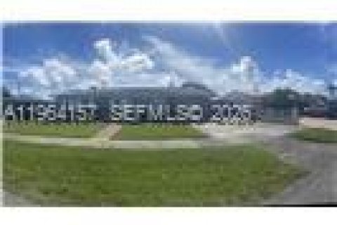 Дом в Майами, Флорида 3 спальни № 2025971