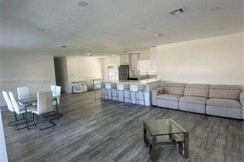 Купить виллу или дом в Майами, Флорида 3 спальни, № 2025971 - фото 6