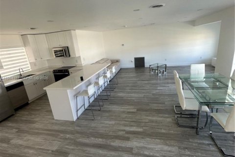 Купить виллу или дом в Майами, Флорида 3 спальни, № 2025971 - фото 5