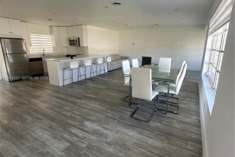 Купить виллу или дом в Майами, Флорида 3 спальни, № 2025971 - фото 11