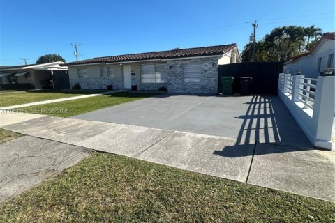 Купить виллу или дом в Майами, Флорида 3 спальни, № 2025971 - фото 3