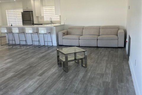 Купить виллу или дом в Майами, Флорида 3 спальни, № 2025971 - фото 10