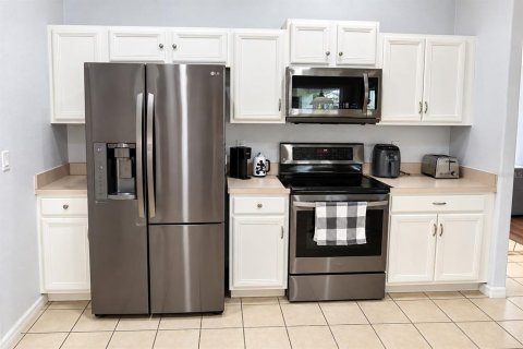 Villa ou maison à louer à Kissimmee, Floride: 3 chambres, 218.41 m2 № 2349706 - photo 10