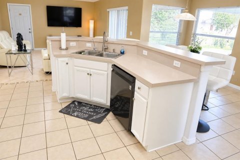 Villa ou maison à louer à Kissimmee, Floride: 3 chambres, 218.41 m2 № 2349706 - photo 9