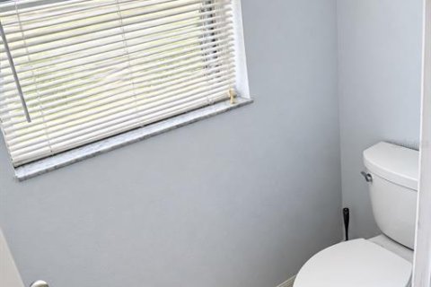 Villa ou maison à louer à Kissimmee, Floride: 3 chambres, 218.41 m2 № 2349706 - photo 25