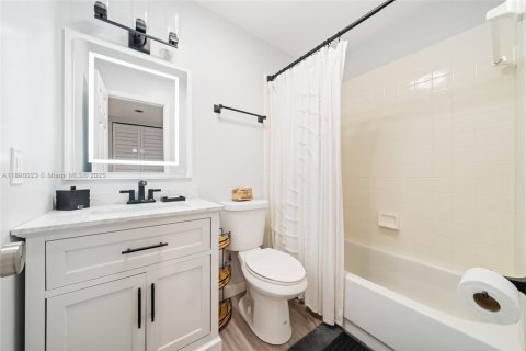 Condo in Miami, Florida, 2 bedrooms  № 2081494 - photo 5